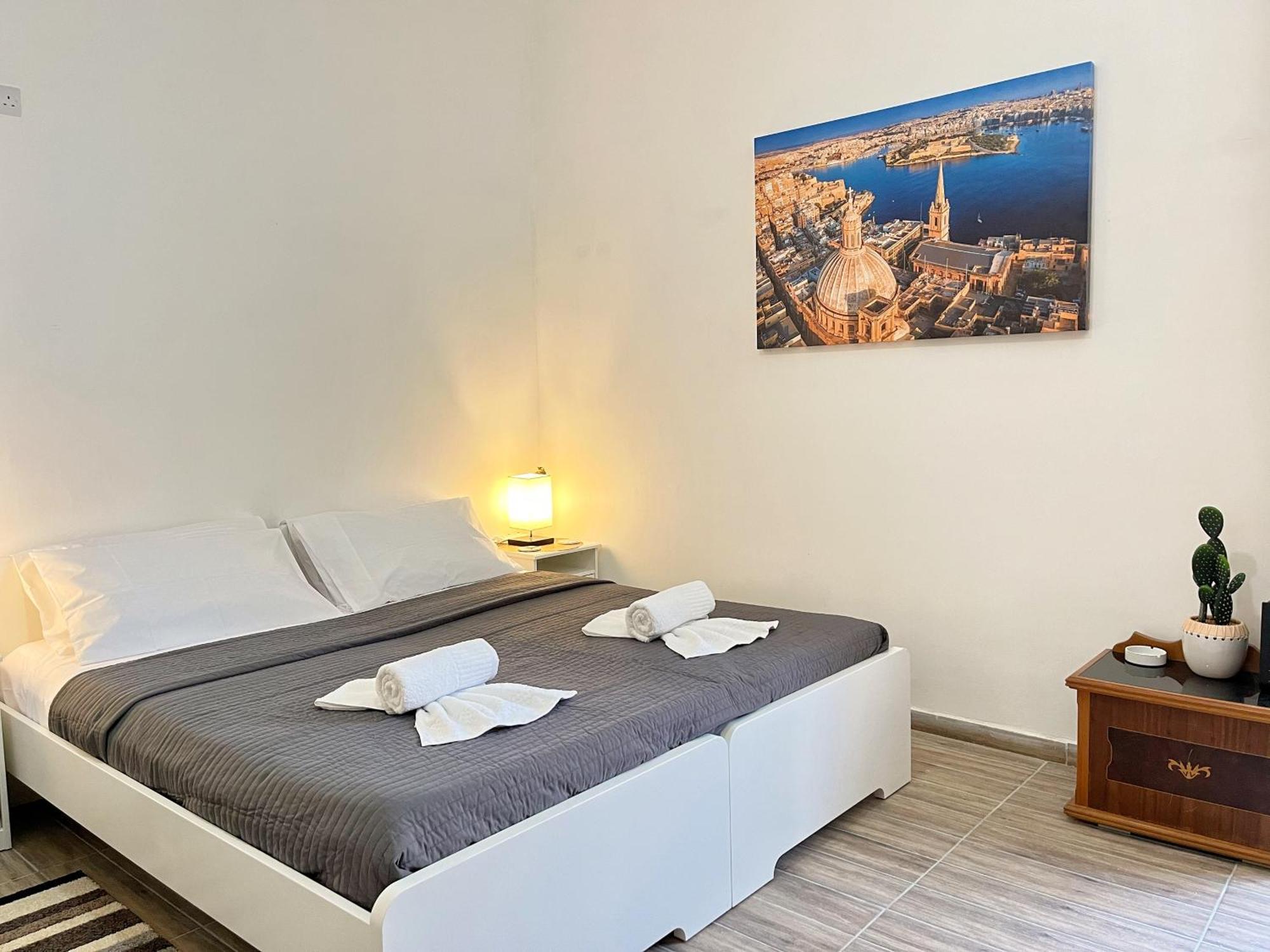 Maria & Matthias - Apartments In Central Of Floriana Esterno foto